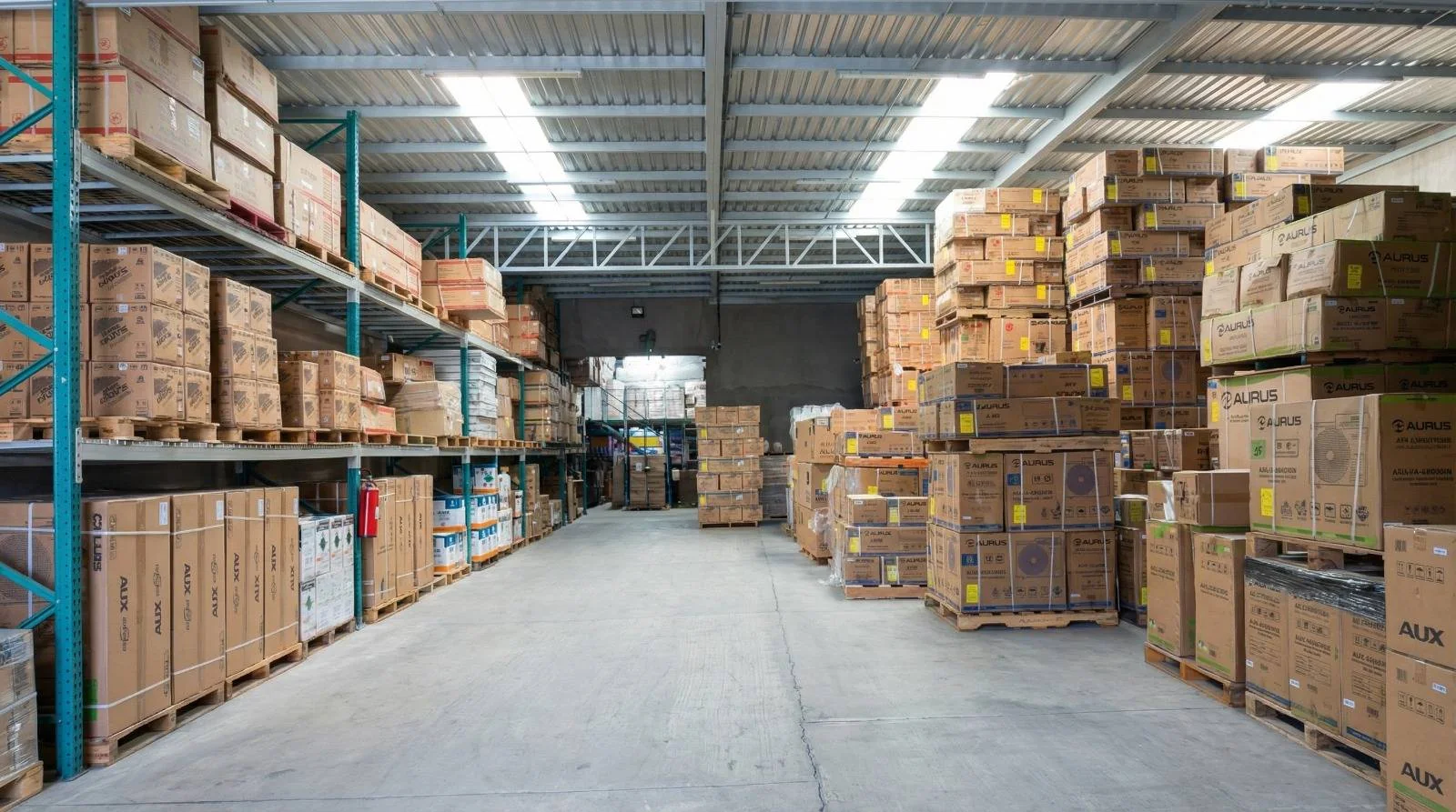 Inventario especializado de equipos HVAC en el almacén de Del Puerto